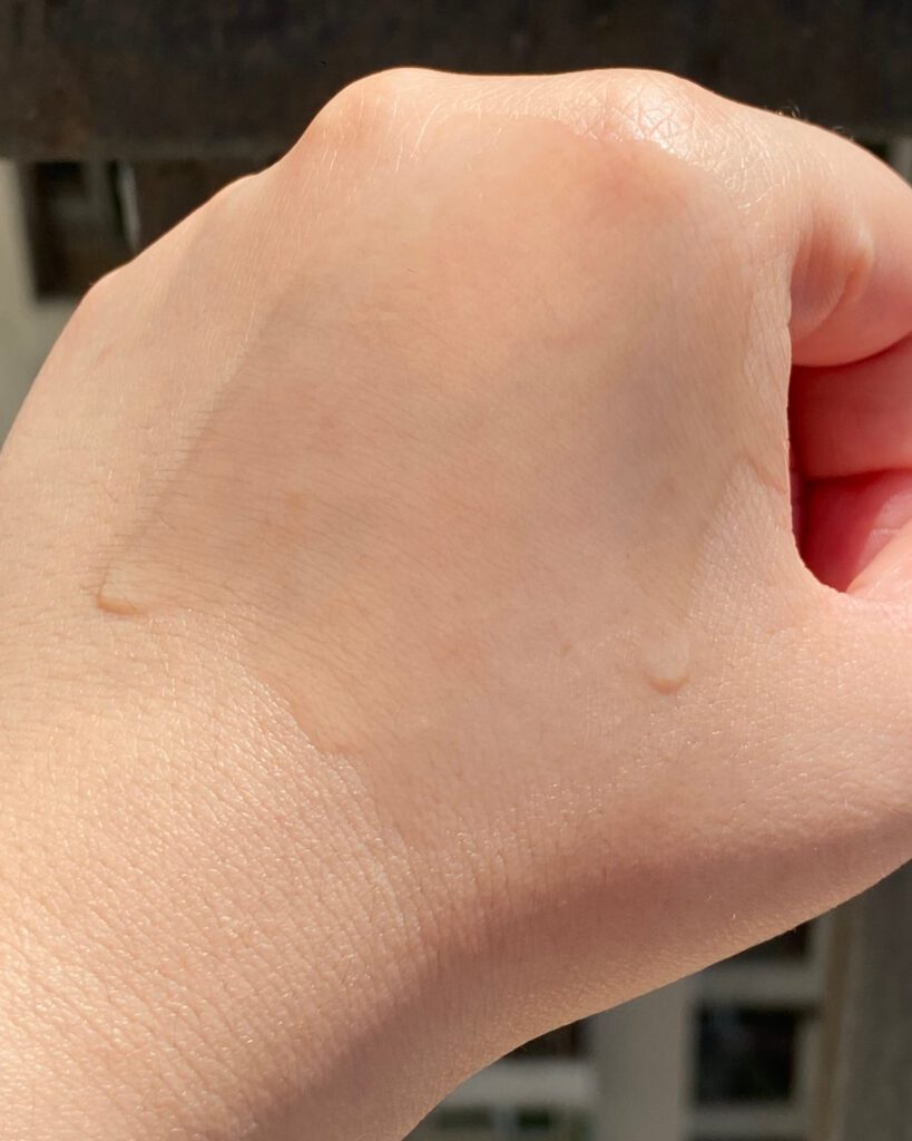minimalist glycolic acid face wash texture